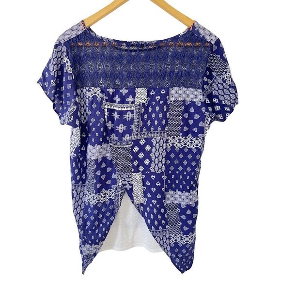 Tu Navy White Patchwork Asymmetrical Open Back Short Sleeve Blouse‎ - Picture 2 of 9